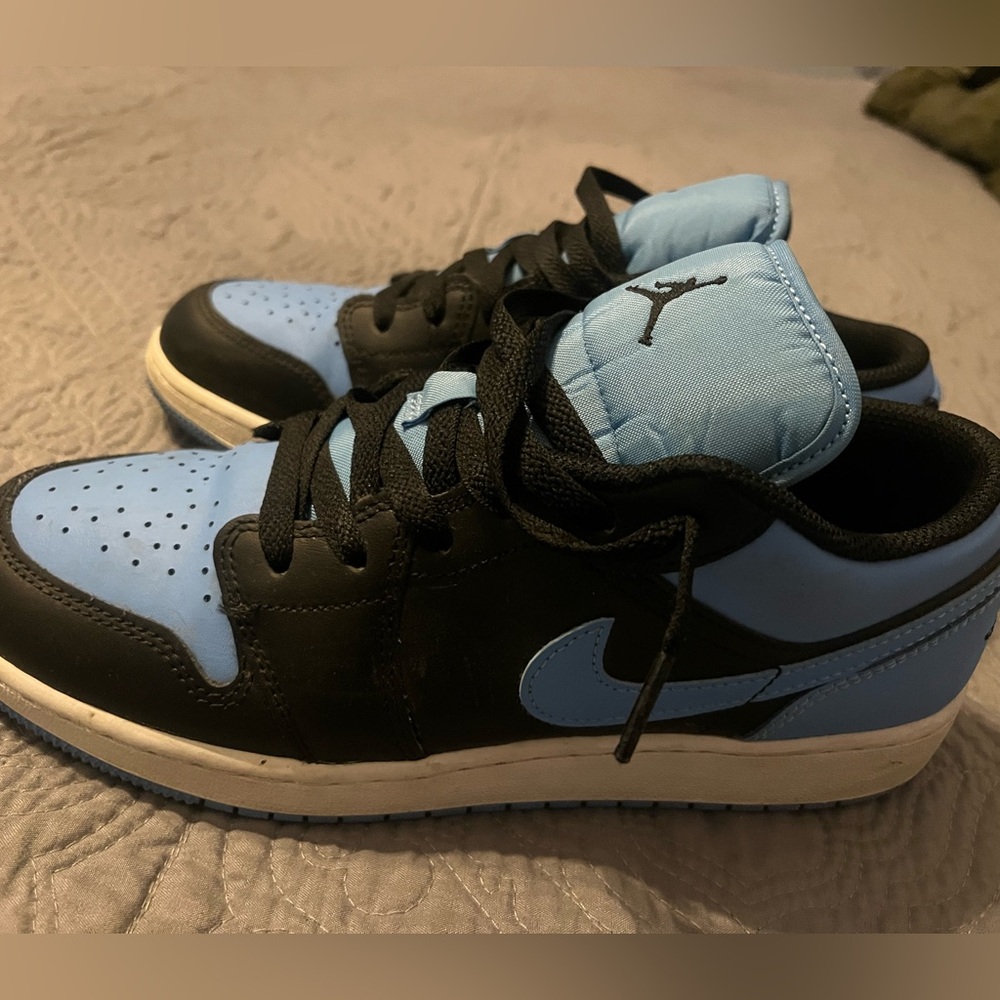 Nike Air Jordan 1 Low University Blue (GS) Size 6.5Y in great condition.